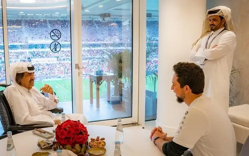 ولي العهد يلتقي الشيخ حمد بن