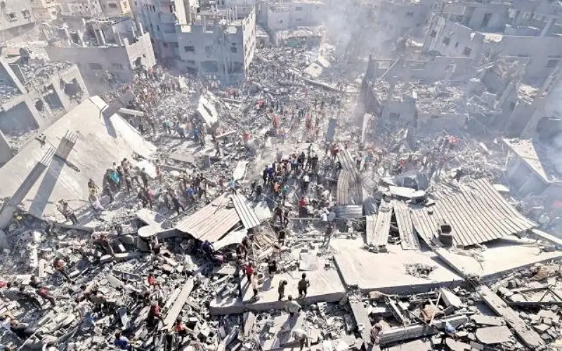 الاحتلال ينسف مربعا سكنيا بخان يونس