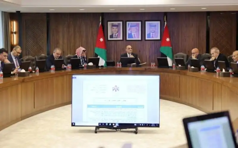 مجلس الوزراء يقبل استقالة مدانات ويحيل