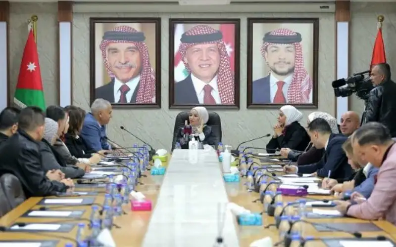 الأسرة النيابية تبحث بيئة العمل للنساء