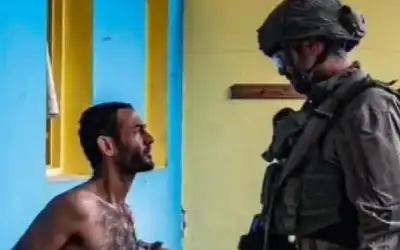 شموخ فلسطيني بغزة يجبر جنديا على