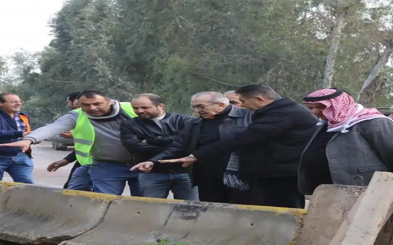 أبو السمن يتفقد مشروع طريق السلط-