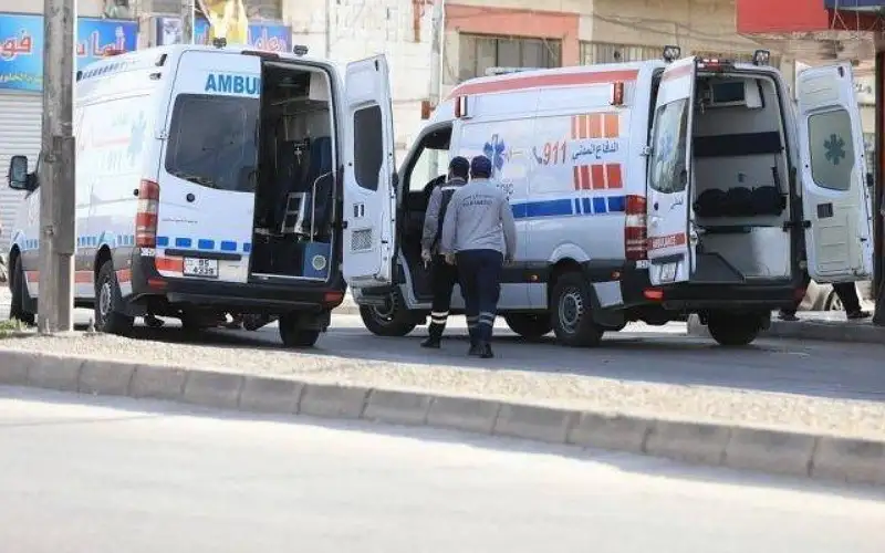 إصابتان بتصادم مركبتين على طريق اتوستراد