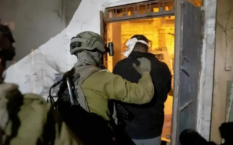 اعتقال 35 فلسطينيا بالضفة خلال أقل