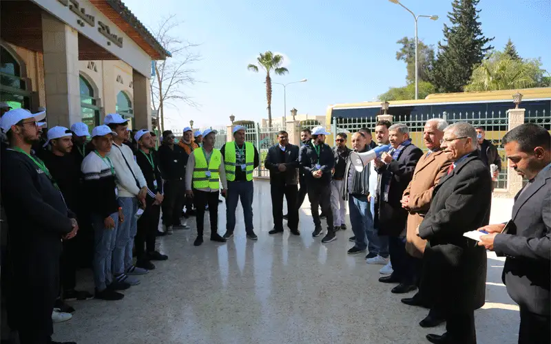 رئيس جامعة الزيتونة يودع بعثة عمرة