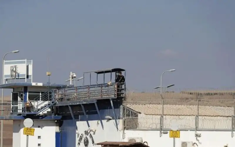 الاحتلال يفرج عن 71 معتقلا من