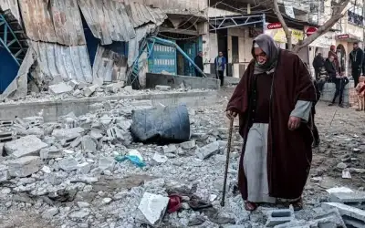 الاحتلال يجبر نازحين على مغادرة مدرستي