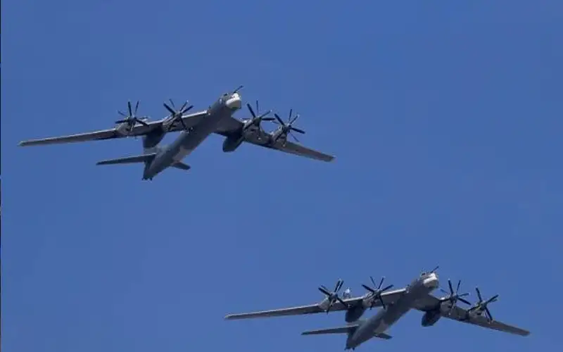 قاذفات صواريخ روسية تحلق قرب ألاسكا