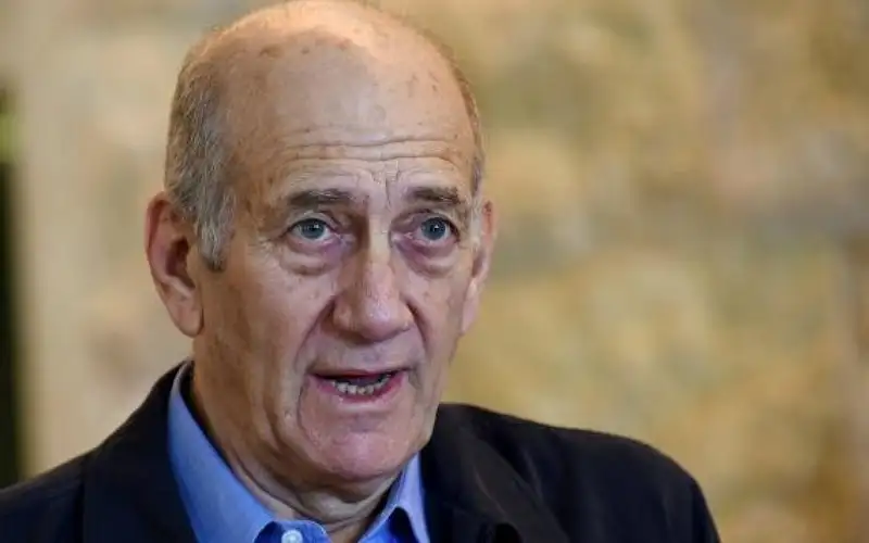 إندبندنت: أولمرت يتهم نتنياهو بإطالة حرب