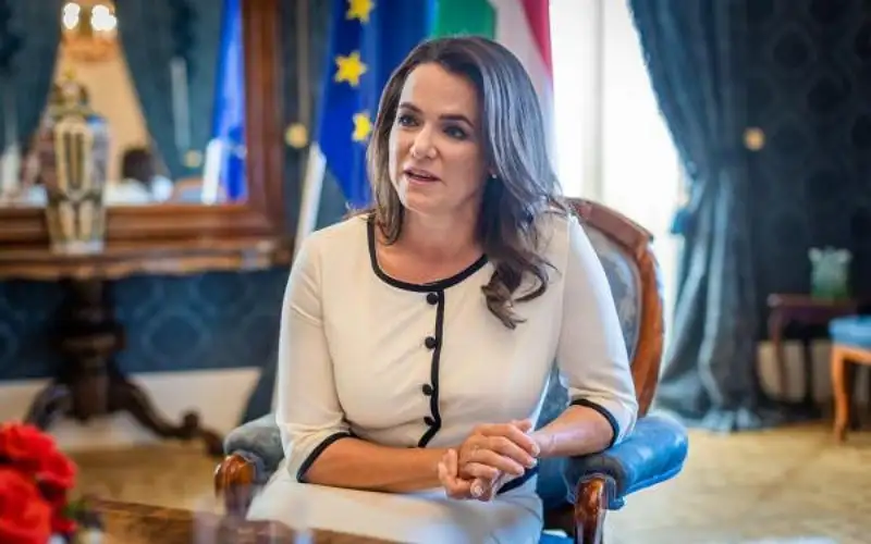 الرئيسة المجرية تستقيل من منصبها