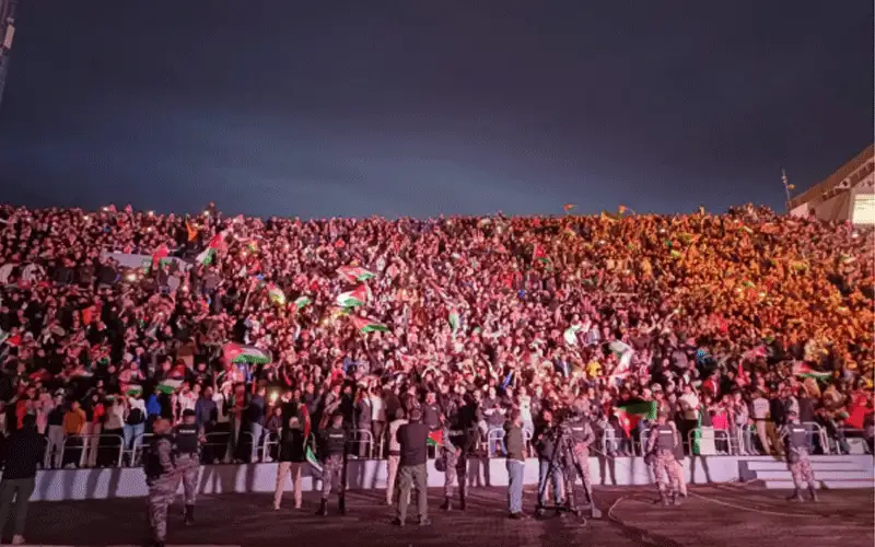 جماهير غفيرة تشارك باحتفال استقبال النشامى