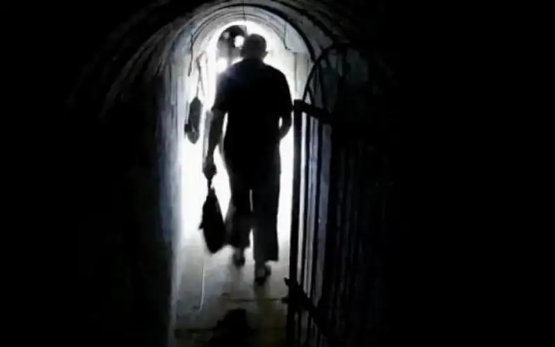 الإحتلال يزعم رصد السنوار وأفراد عائلته