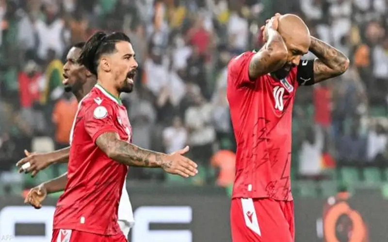 السبب غامض .. إيقاف هداف أمم