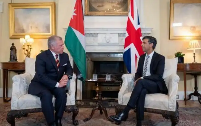 الملك يصل لندن