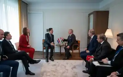 الملك يلتقي رؤساء وزراء العراق وهولندا