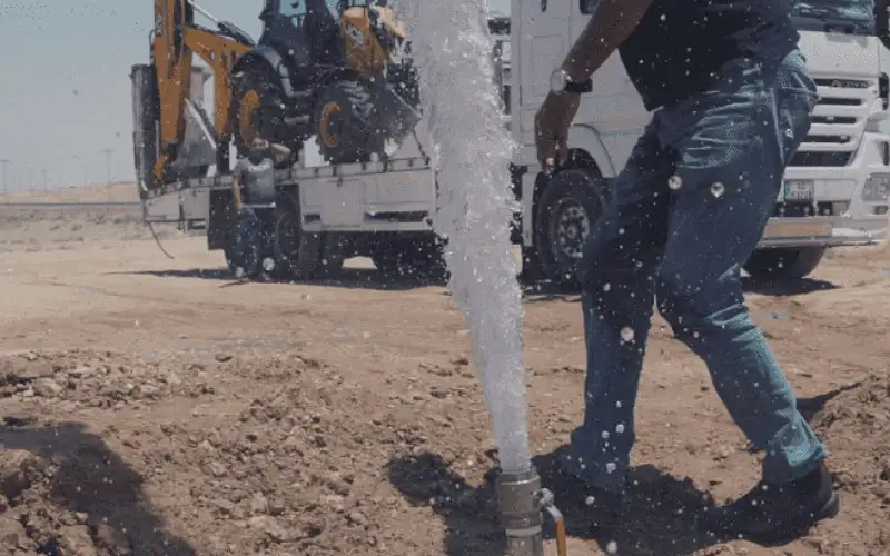 اعتداء على موظف مياه في مخيم