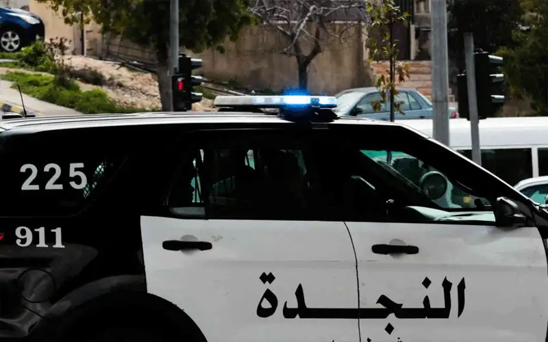 اعطيك 10 دنانير وتطلعي معي بالسيارة