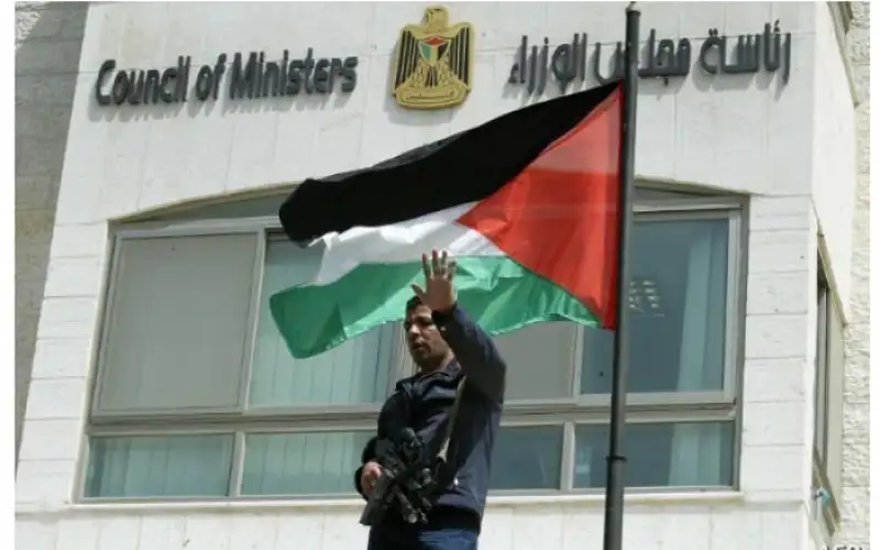 السلطة: الاعتراف بفلسطين لا يحتاج رخصة