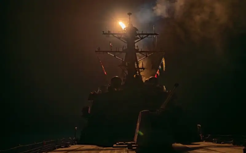 5 غارات أميركية على صواريخ وسفينتين