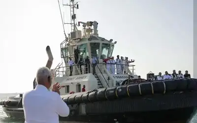 جيبوتي تعلن إنقاذ طاقم سفينة أصيبت