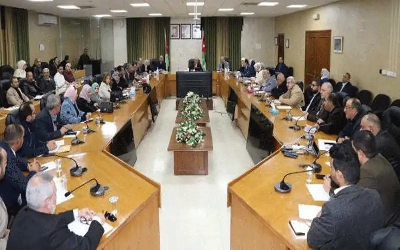 محافظة يؤكد أهمية التعليم المهني