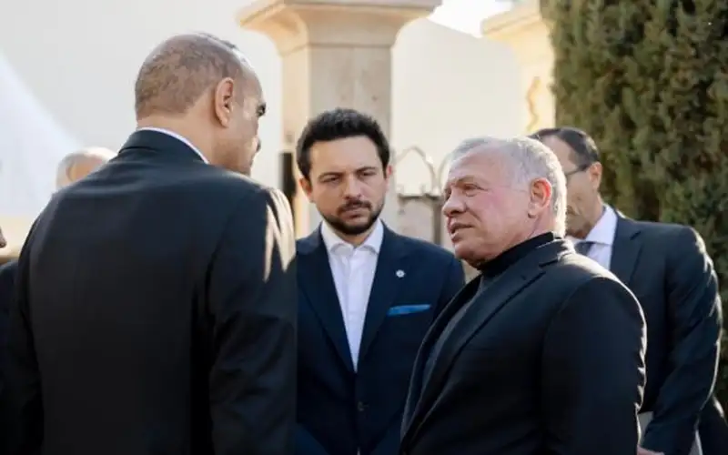 الملك من رئاسة الوزراء: عاصرنا كثيرا