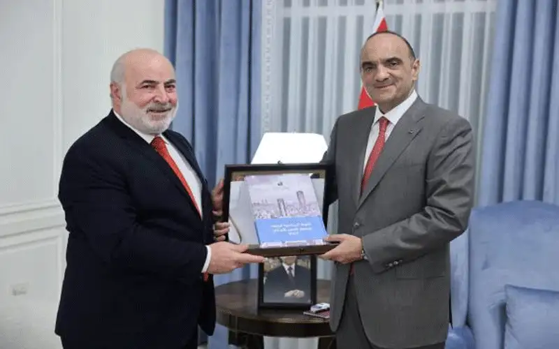 الخصاونة يتسلم تقرير حالة البلاد من