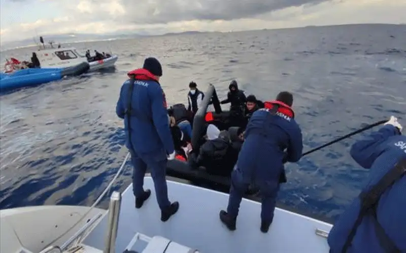 إنقاذ وضبط 161 مهاجرا قبالة سواحل
