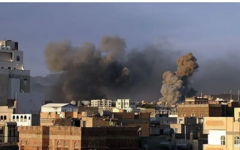 الحوثي: 3 غارات أمريكية بريطانية على