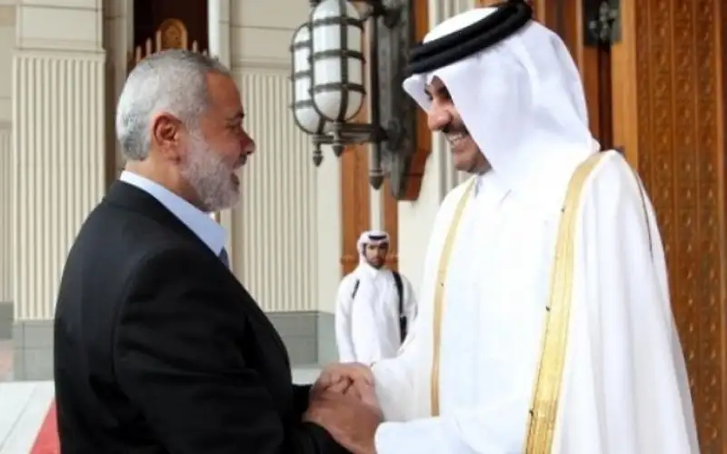 أمير قطر يبحث مع هنية التطورات