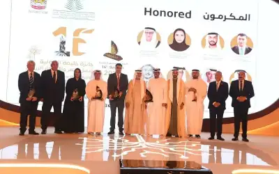 نهيان مبارك يكرم الفائزين بالجائزة بدورتها