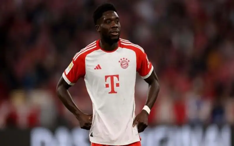 الاتفاق تم .. ديفيز يضع قدما