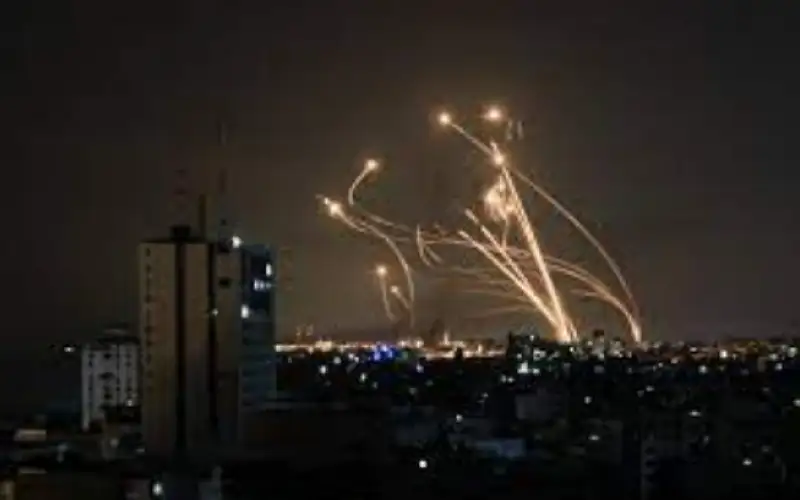 رشقات صاروخية على عسقلان ومستوطنات إسرائيلية