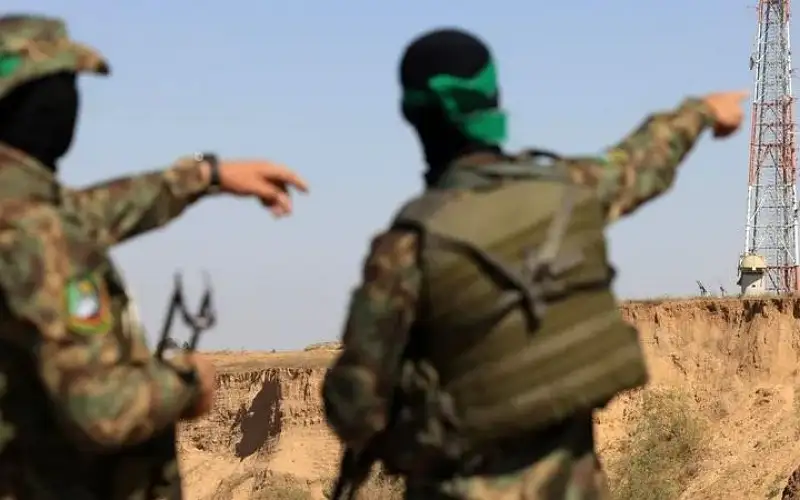 القسام تقصف من جنوب لبنان مواقع