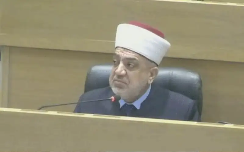 الخلايلة: لن نفتح باب بيع الأراضي