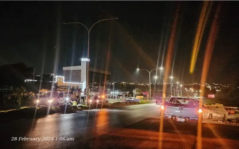 الأشغال: وحدات إنارة شمسية وكوابل ألمنيوم