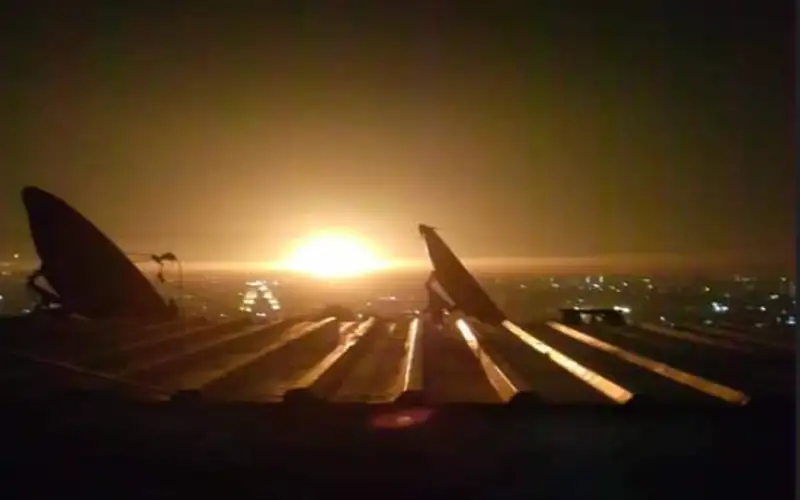 انفجارات قوية تهز دمشق .. والدفاعات