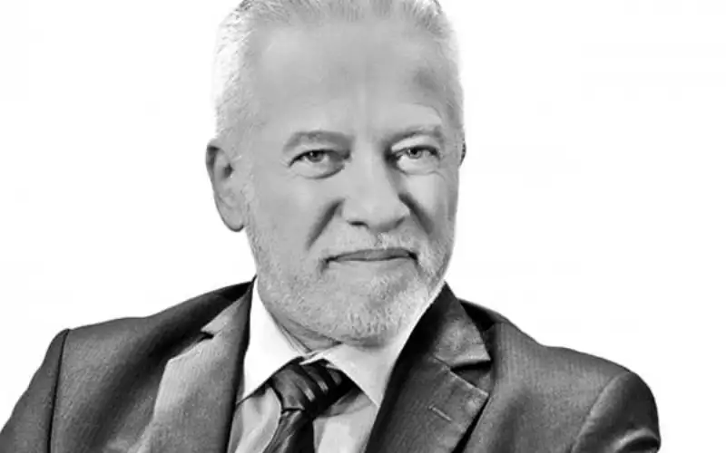 قبل دفن جثمان نجلها.. وفاة والدة