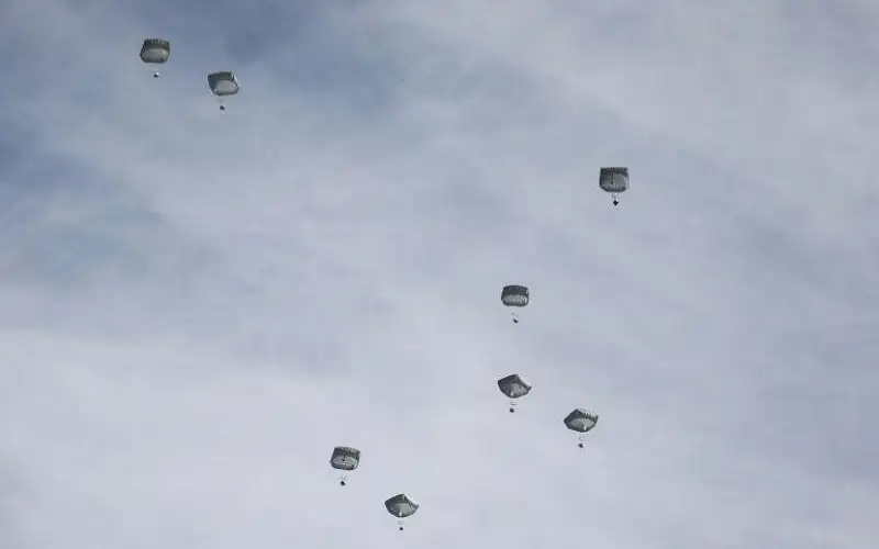 كيف ستقوم الولايات المتحدة بإسقاط مساعدات