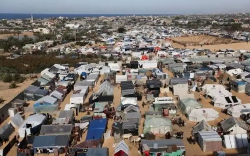 استشهاد 10 فلسطينيين بينهم مسعف جراء