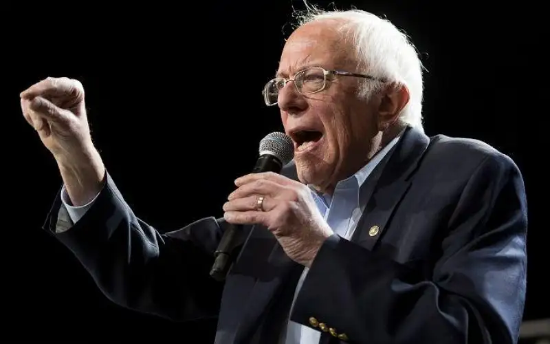 سيناتور أميركي: يجب وقف تمويل حكومة