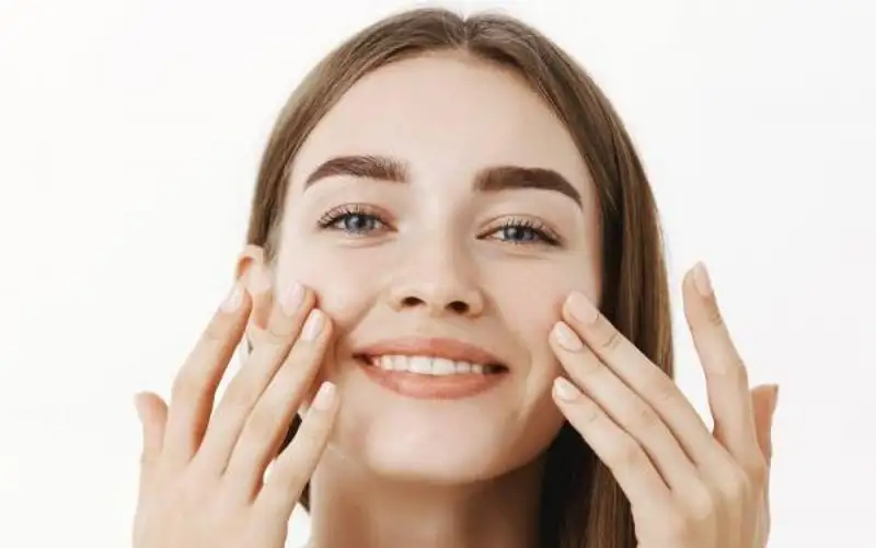 حمض الساليسيليك لبشرة نضرة ومشرقة بالأخص