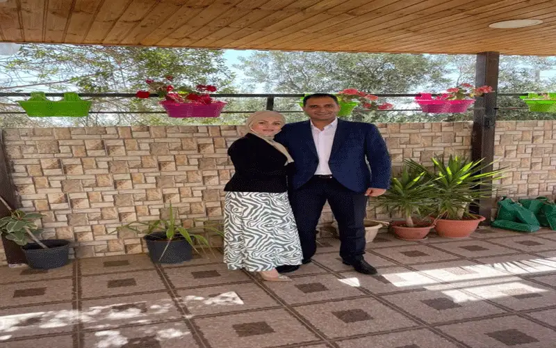 الدكتورعلي الطفيحات مهنئا زوجته الطبيبة سوزانا