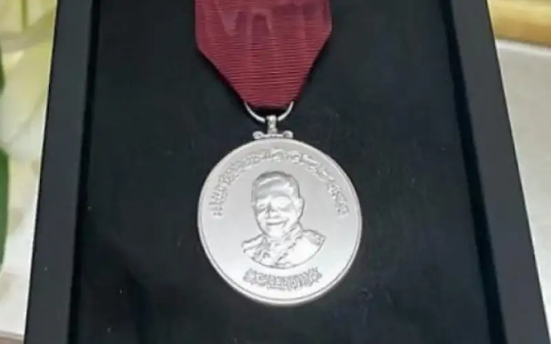 الملك ينعم على شخصيات إربدية بميدالية