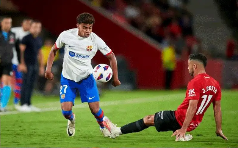 لامين يامال يثير القلق في برشلونة