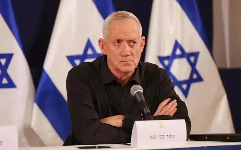 إعلام عبري: غانتس أدرك أن الحكومة