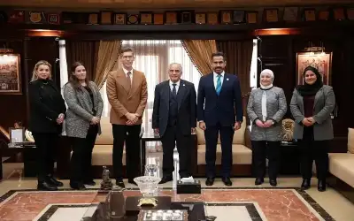 بحث التعاون بين جامعة عمان الأهلية