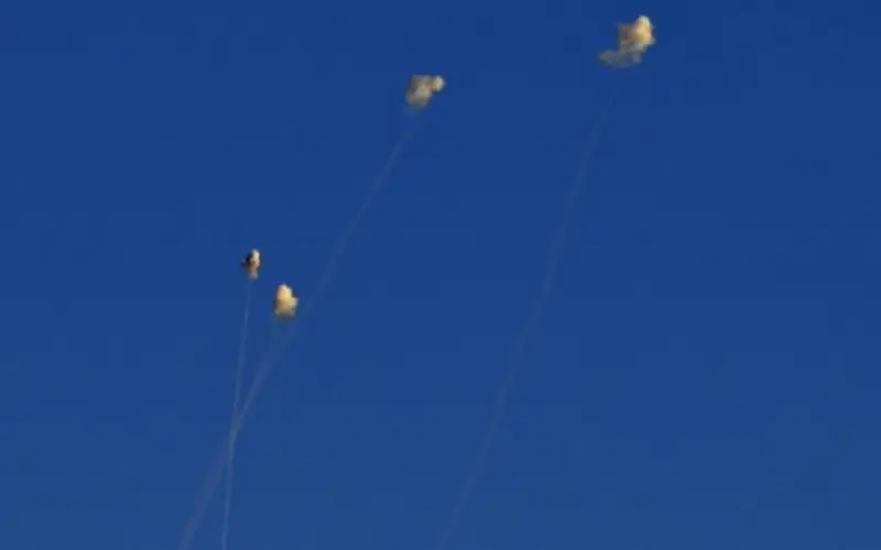 إطلاق 30 صاروخا من لبنان على