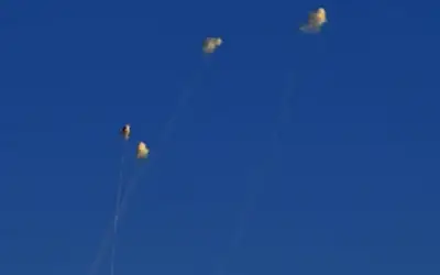 إطلاق 30 صاروخا من لبنان على