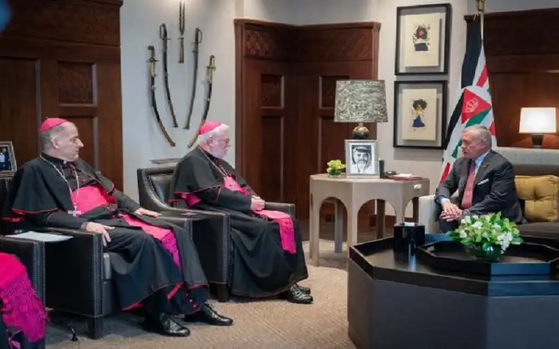 الملك يستقبل المطران غالاغير ويؤكد ضرورة